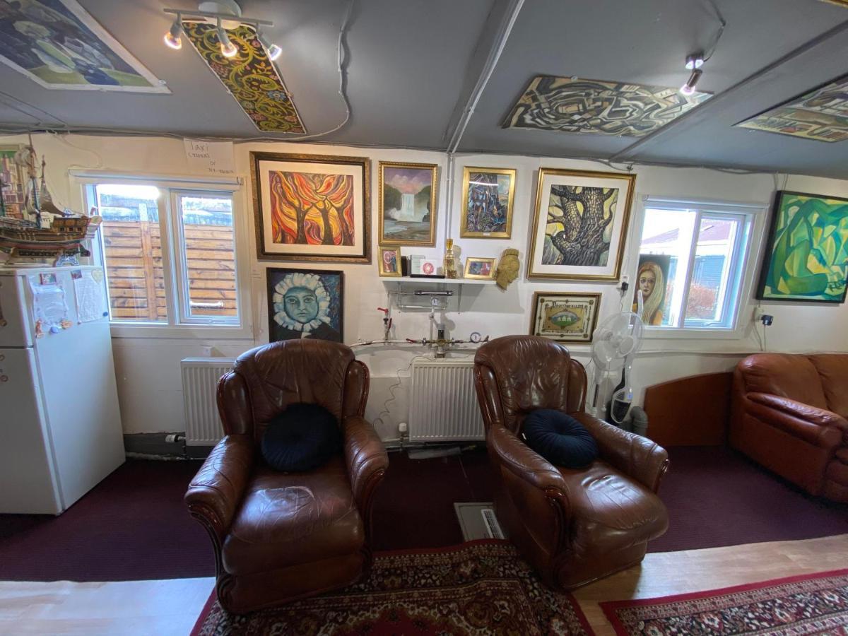 Njarthvik Brimarsbru Sleep Inn-Art Gallery מראה חיצוני תמונה